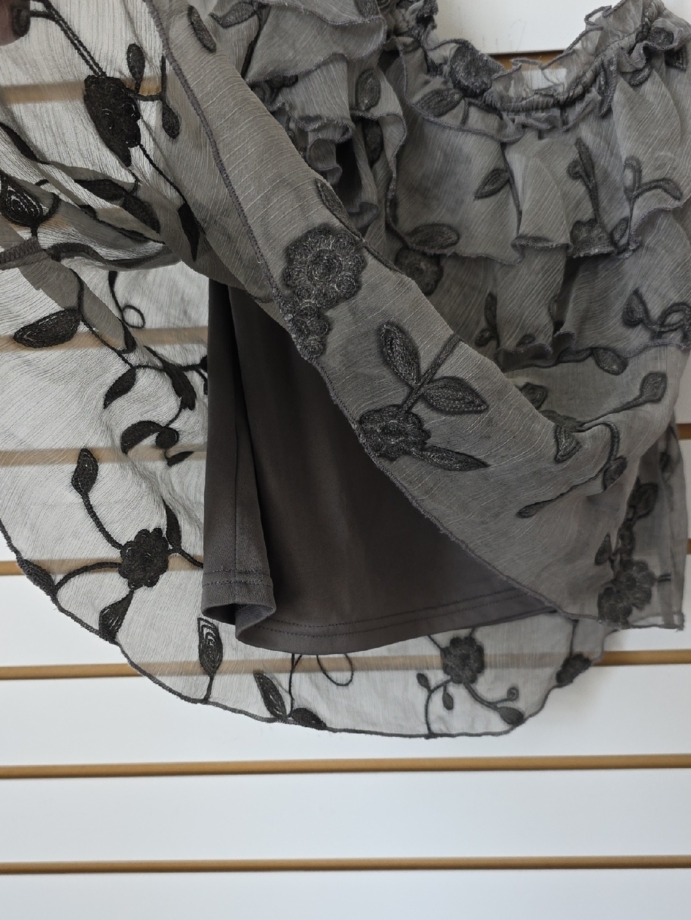 One-Shoulder Ruffled Floral Blouse Small - Picture 3 of 5